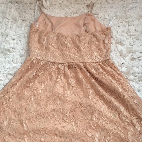Blush lace dress - Picture 2 of 4